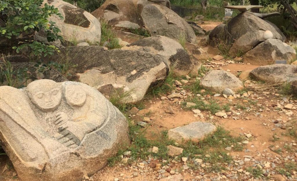 Site des sculptures sur granite de Laongo 