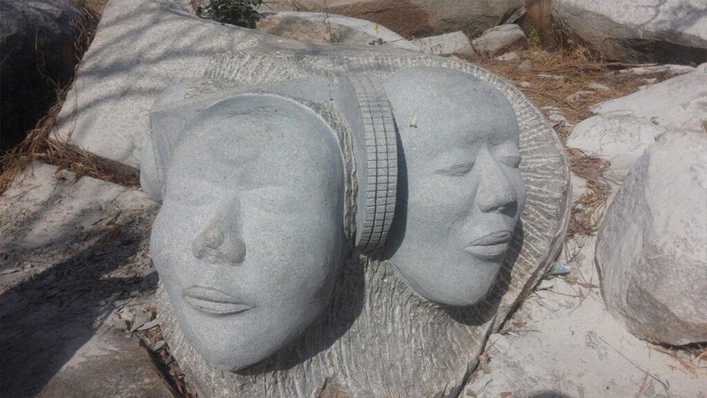Symposium international de sculptures sur granit de Laongo : Janvier –février