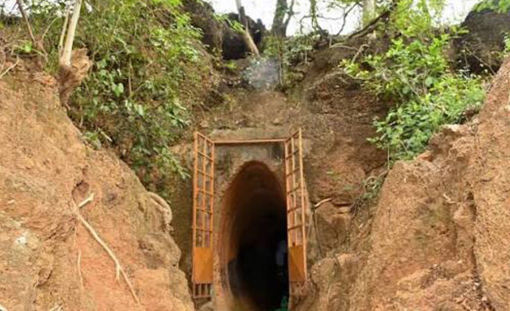 La guerre dinguè (grotte militaire de Diébougou) 